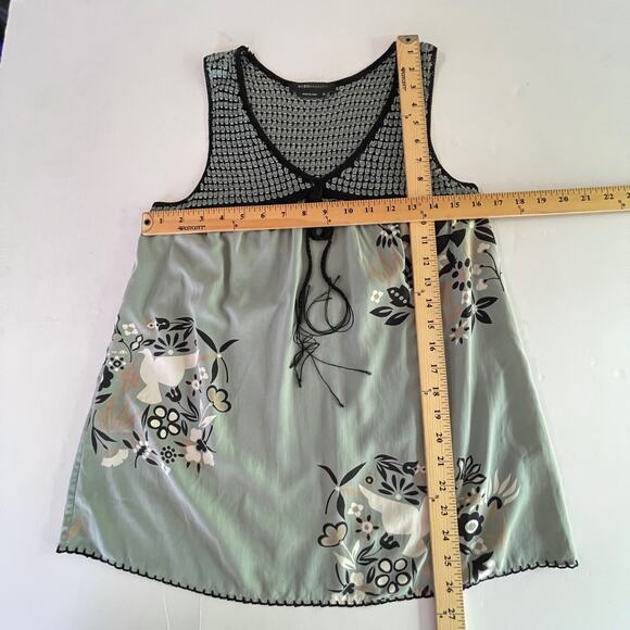 BCBGMaxAzria Crochet Bodice Silk Top Sz M Sleeveless Floral Birds Lightweight - Picture 12 of 13